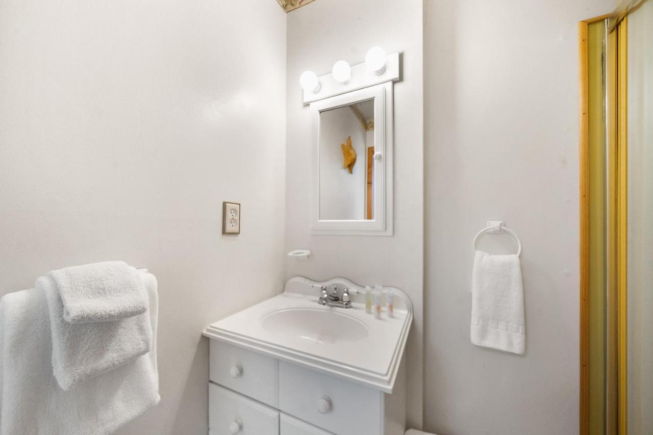 Cozy Condo By Tripp Lake Warrensburg Bagian luar foto