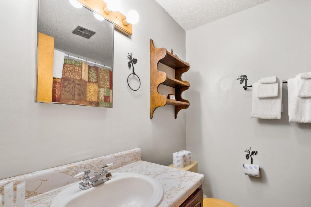 Cozy Condo By Tripp Lake Warrensburg Bagian luar foto