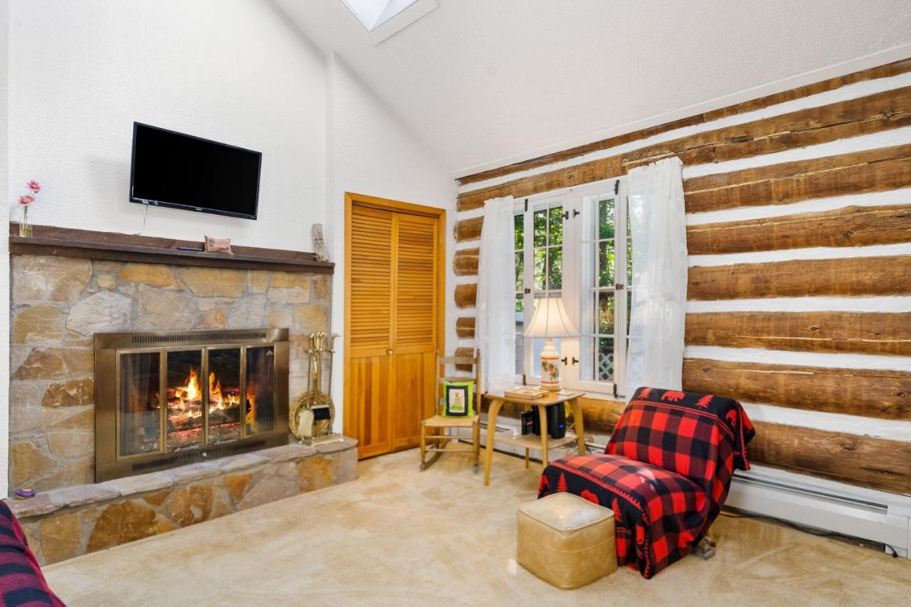 Cozy Condo By Tripp Lake Warrensburg Bagian luar foto