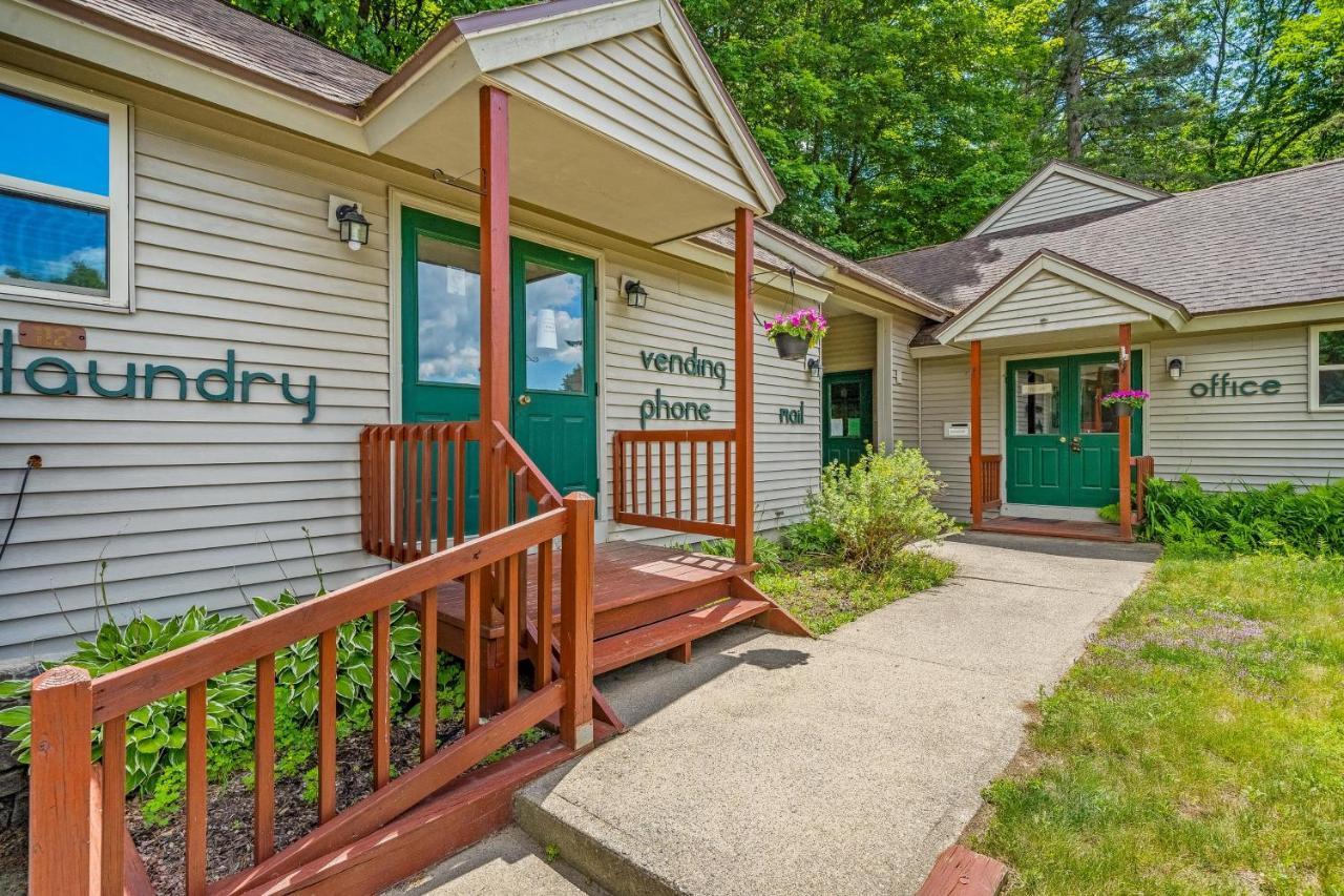 Cozy Condo By Tripp Lake Warrensburg Bagian luar foto